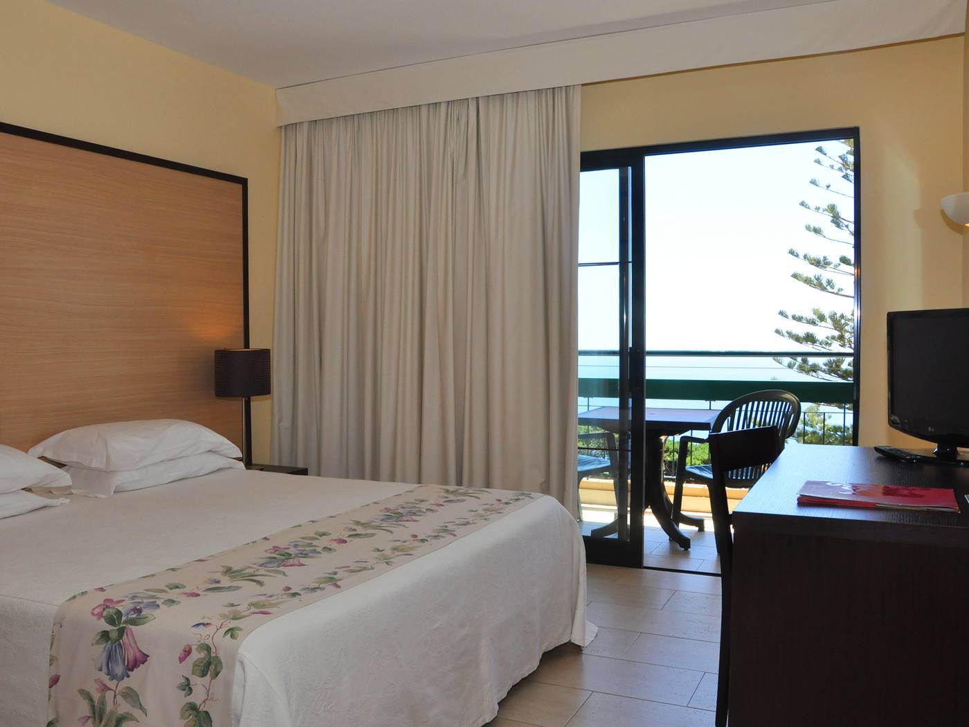 Dom-Pedro-Garajau-Room-30