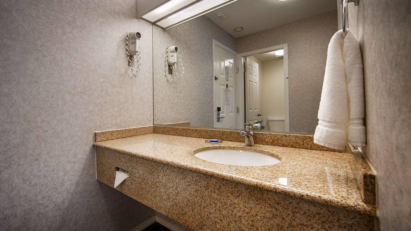 SureStay-by-Best-Western-North-Vancouver-Capilano-Room-23