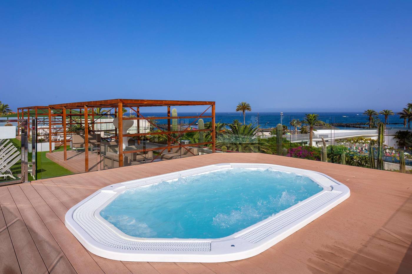 Alexandre-Hotel-Gala-Pool-8