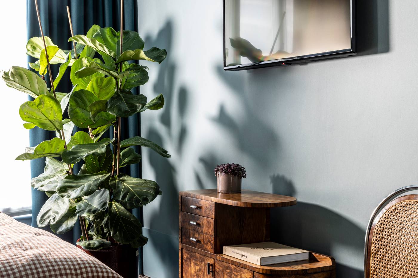 La-Conversation-Room-4