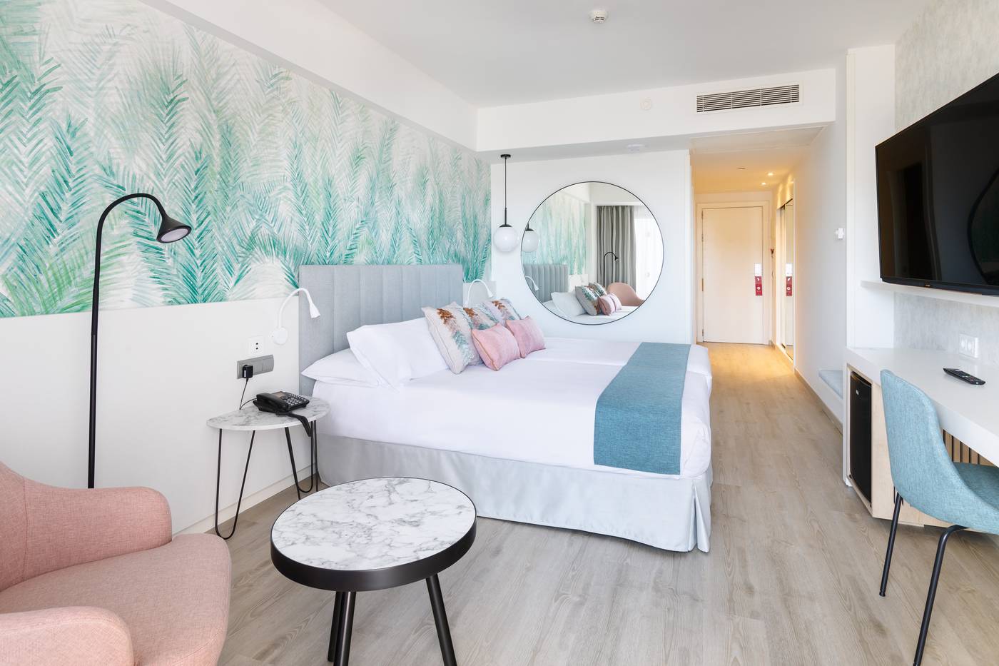 Hotel-Cristina-by-Tigotan-Room-8