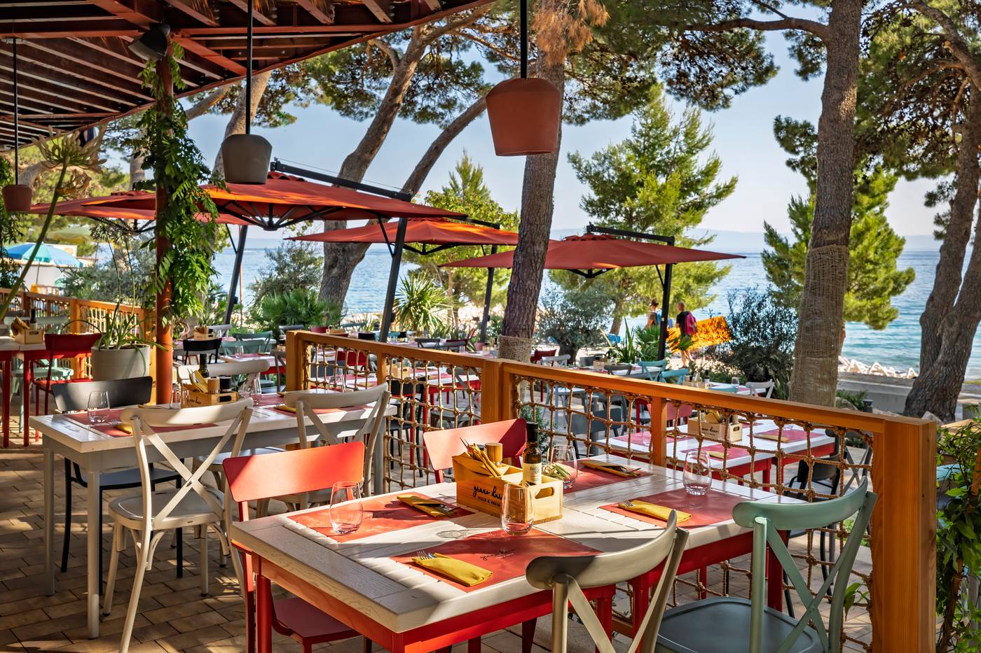 Sunny-Makarska-by-Valamar-Restaurant-11