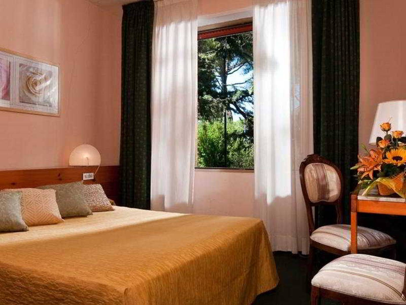 Park-Hotel-California-Room-3