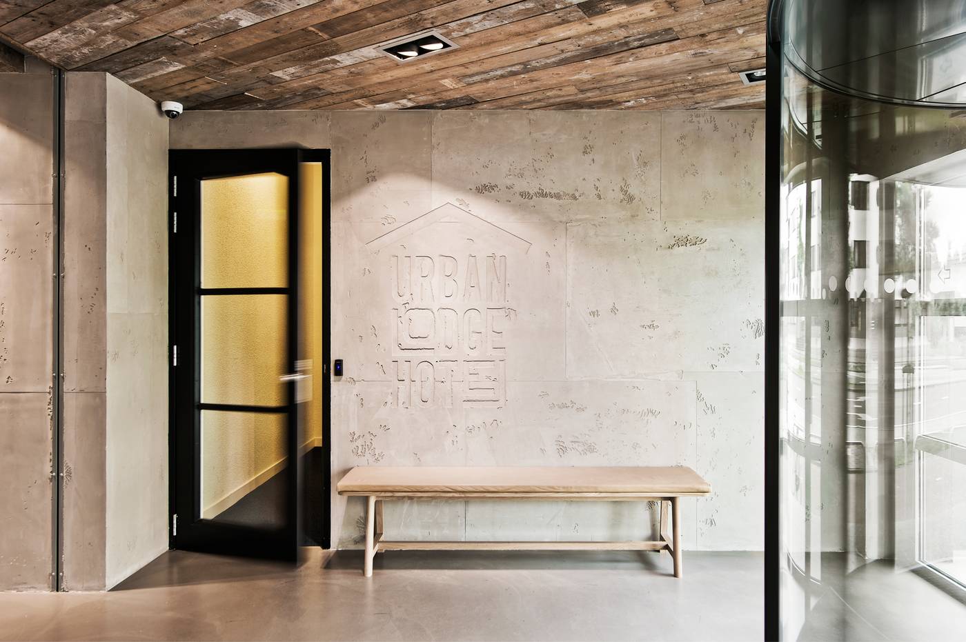 Urban-Lodge-Hotel-Lobby-25