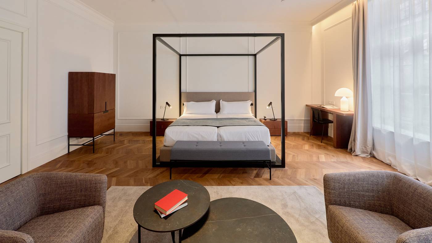 Kozmo-Hotel-Suites---Spa-Room-24