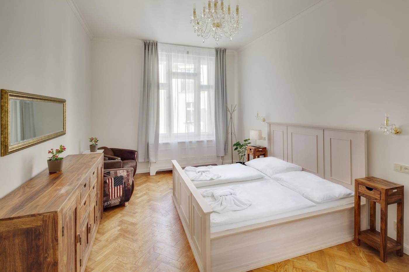 Old-Town-Square-Apartments-Room-9