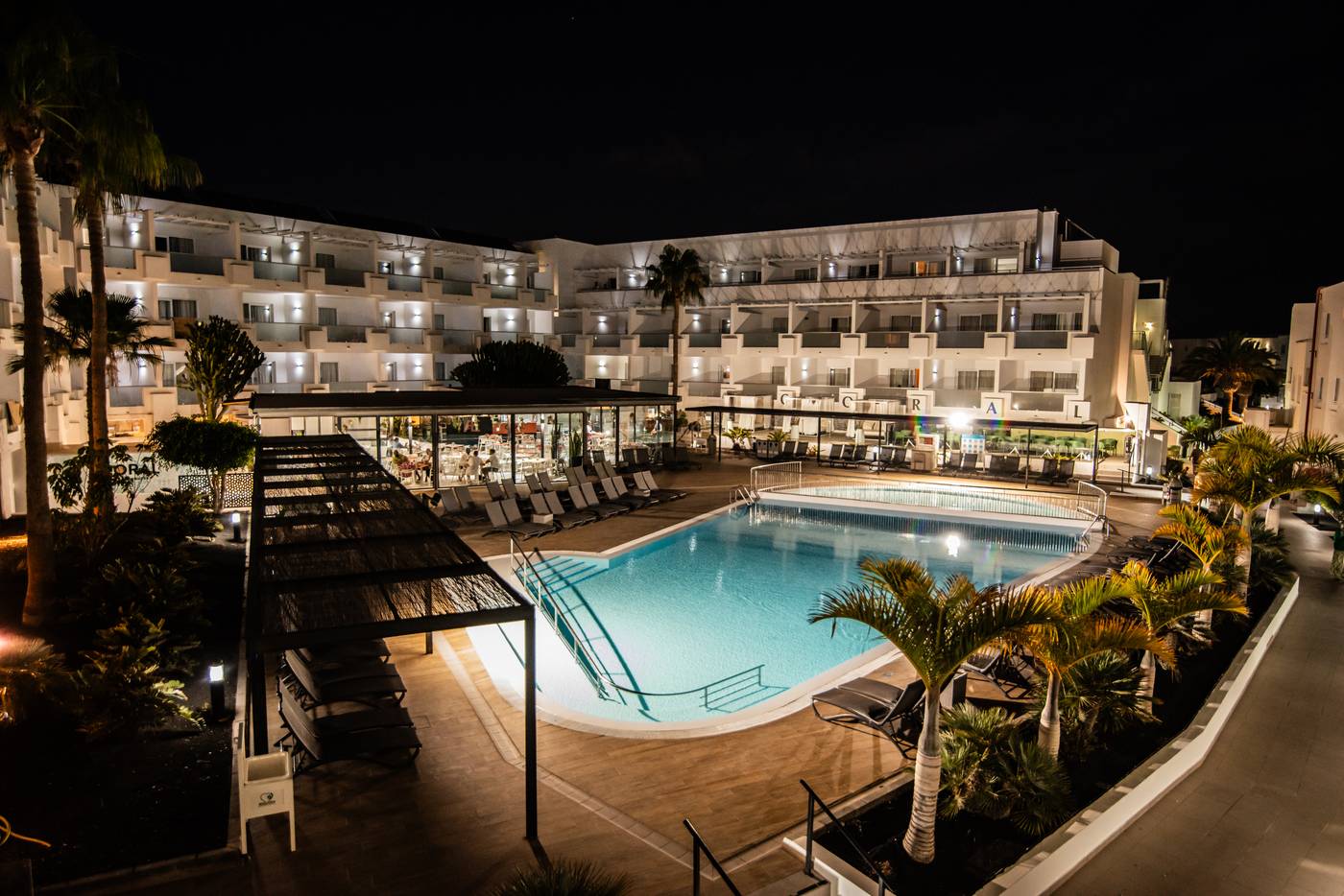 Aequora-Lazarote-Suites-Pool-5