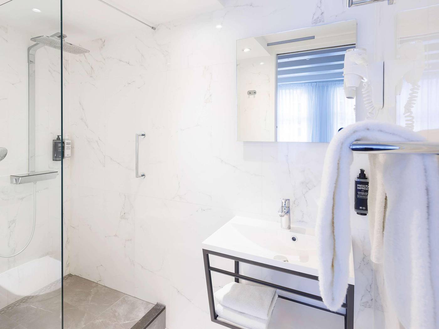 ibis-Styles-Amsterdam-Central-Station-Room-43