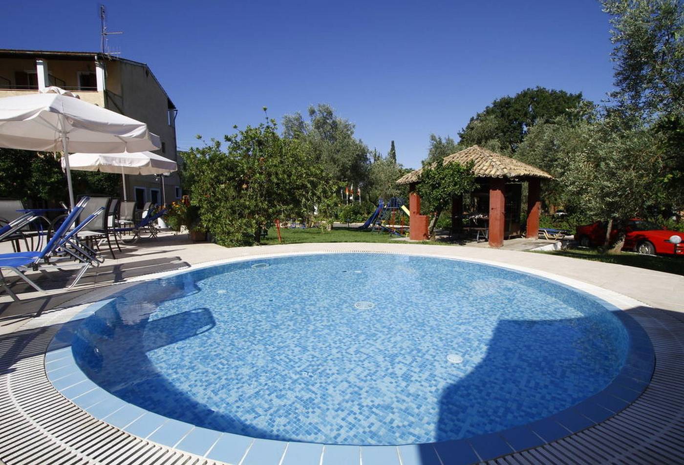 Bintzan-Inn-Pool-11