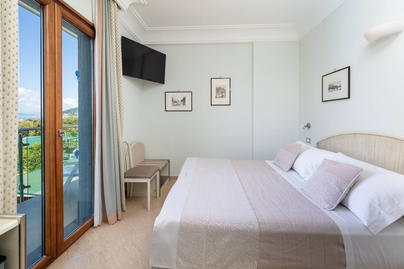 Comfort-Hotel-Gardenia-Sorrento-Coast-Room-38