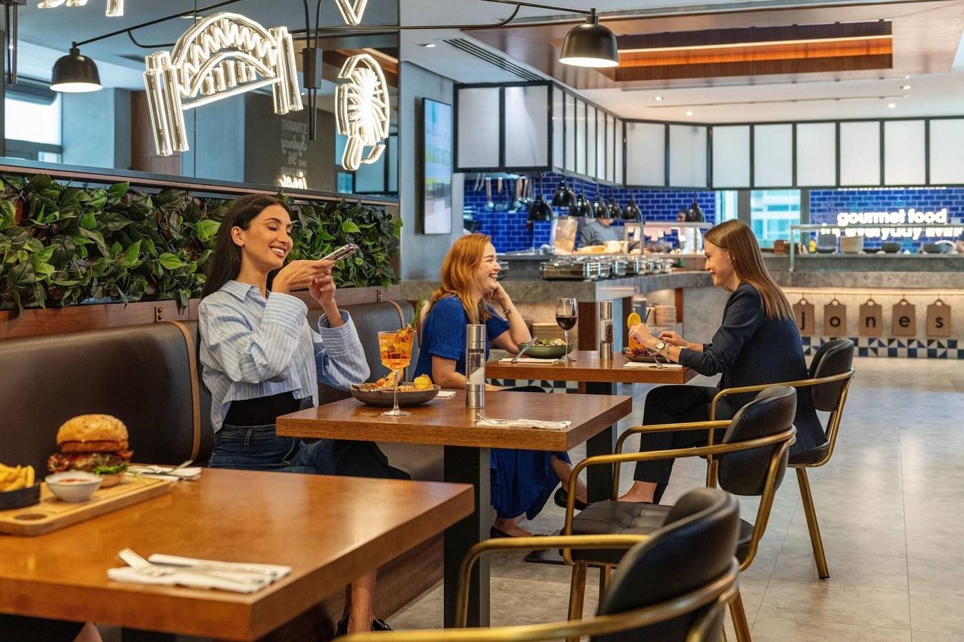 Delta-Hotels-by-Marriott-Jumeirah-Beach-Restaurant-61