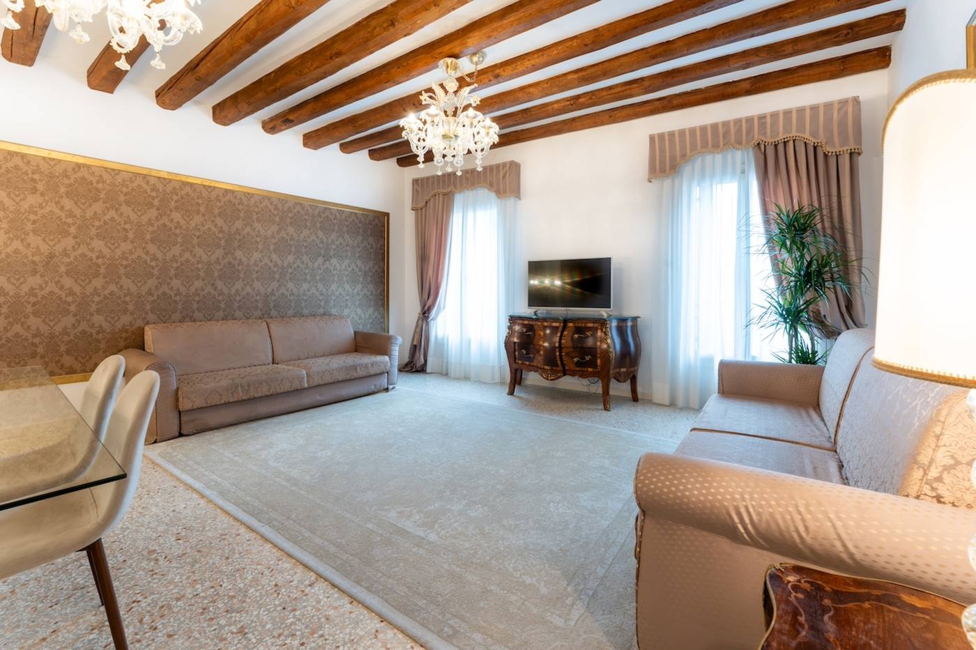 San-Teodoro-Palace----Luxury-Apartments-Room-19