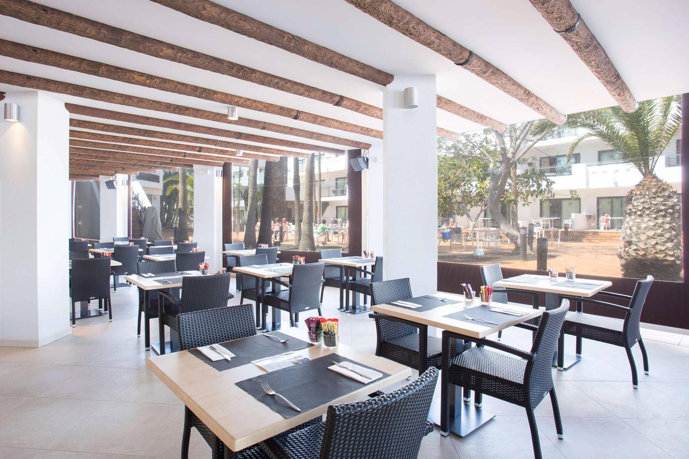 Be-Live-Experience-Lanzarote-Beach-Restaurant-30