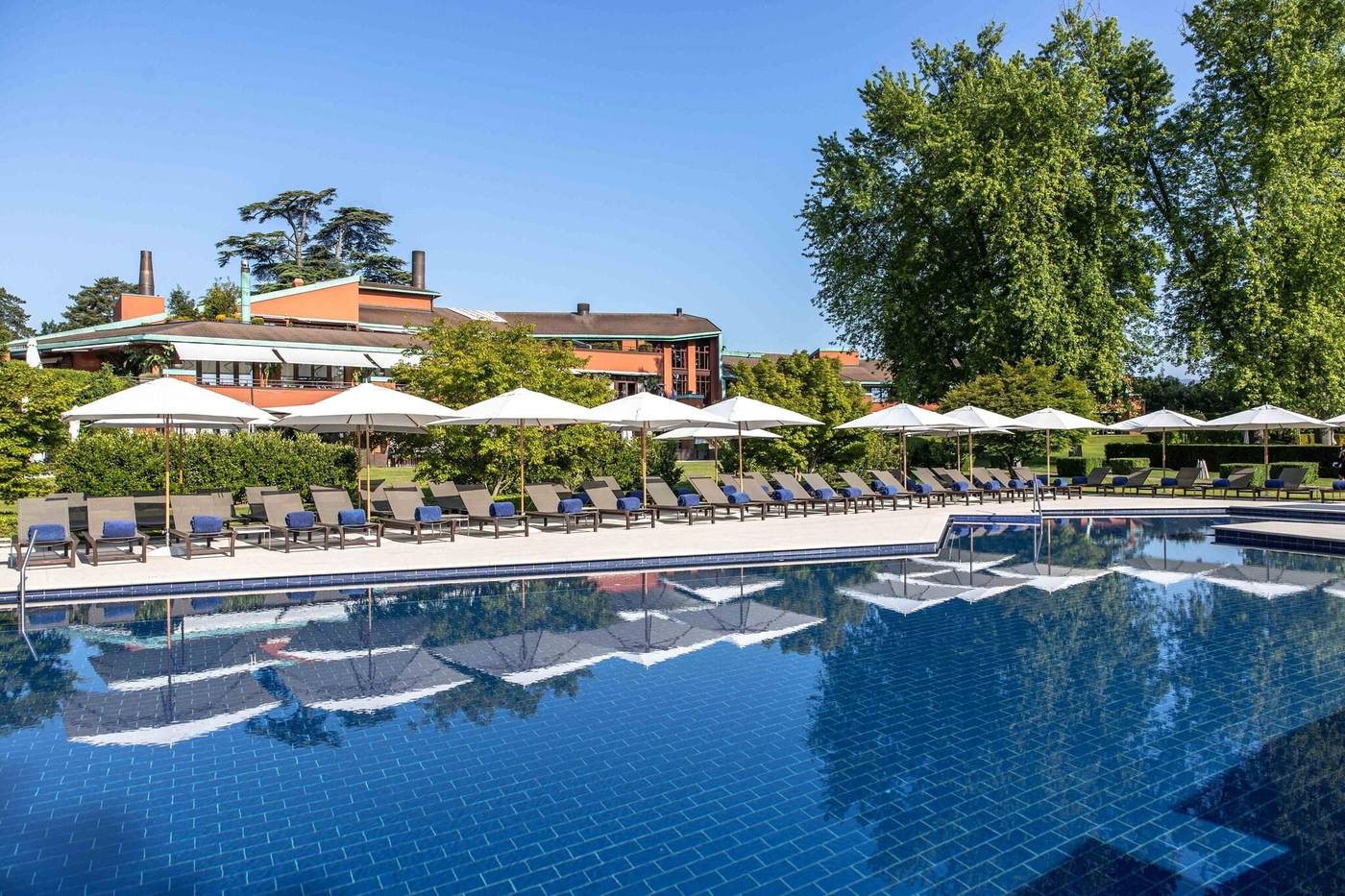 La-Reserve-Geneve---Hotel-Spa-and-Villa-Pool-85
