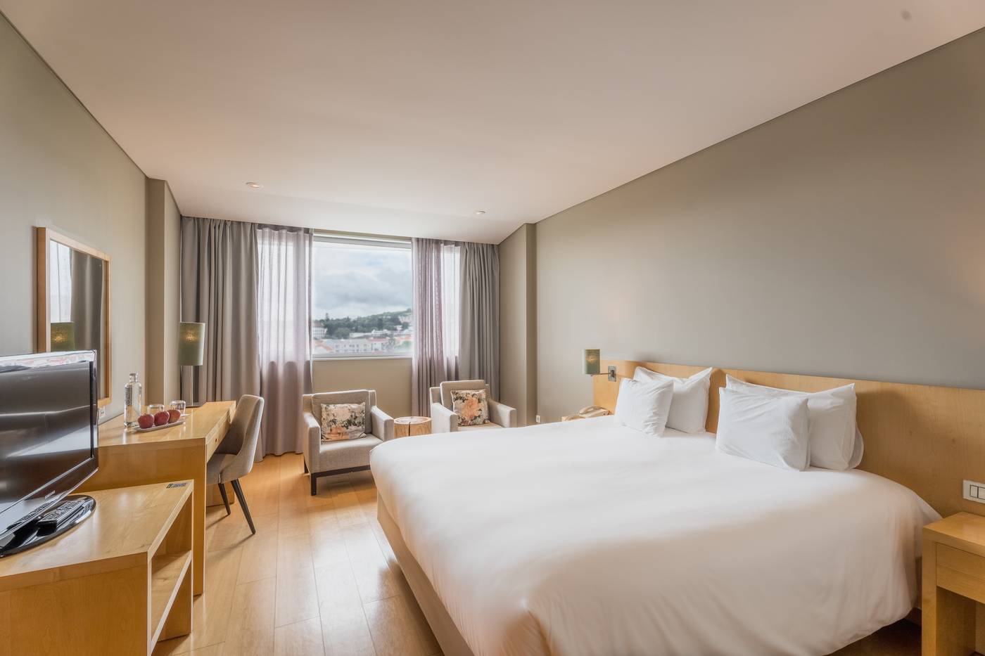 The-Lince-Azores-Great-Room-10