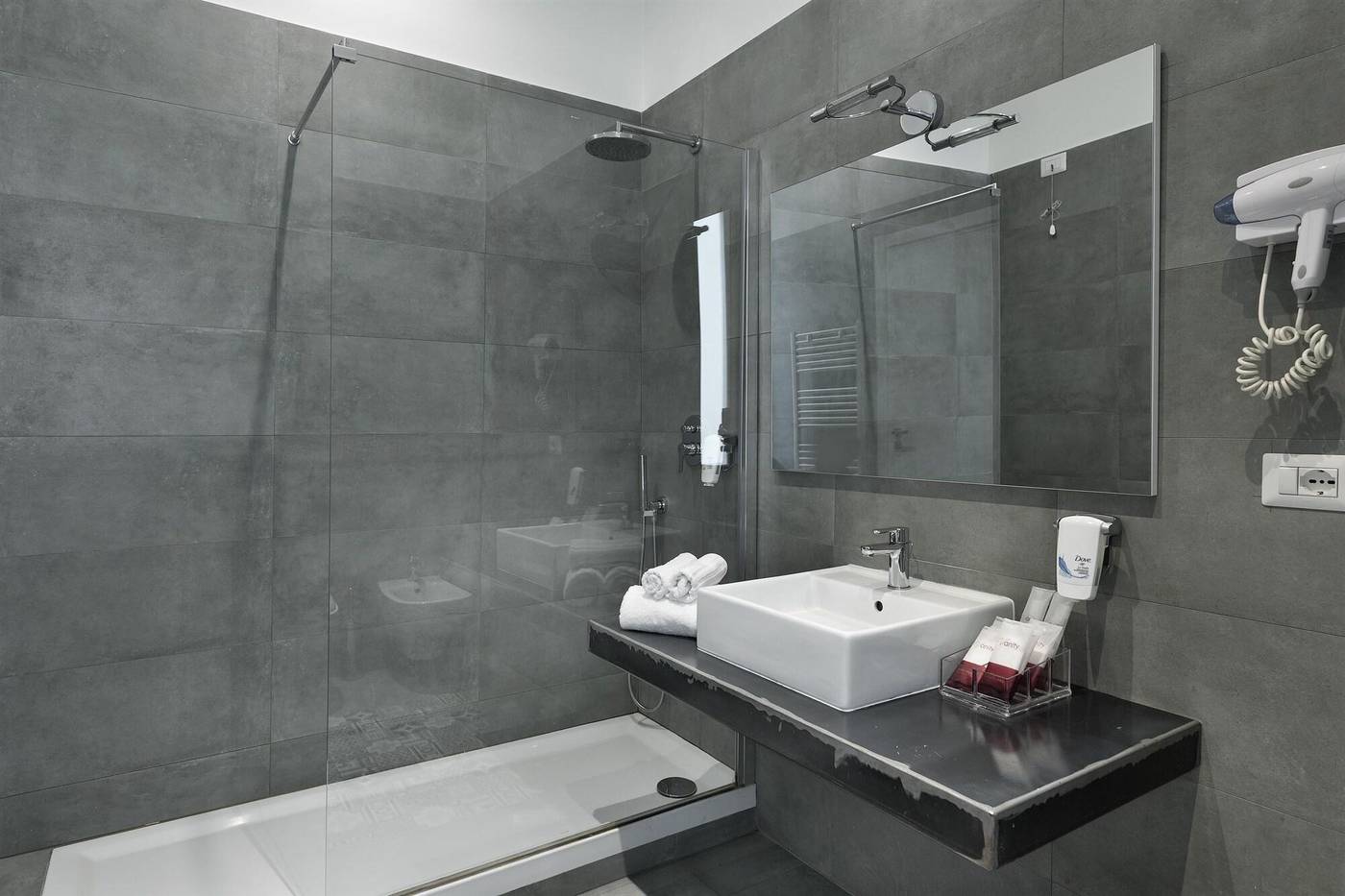 Da-Me-Suites-Room-24