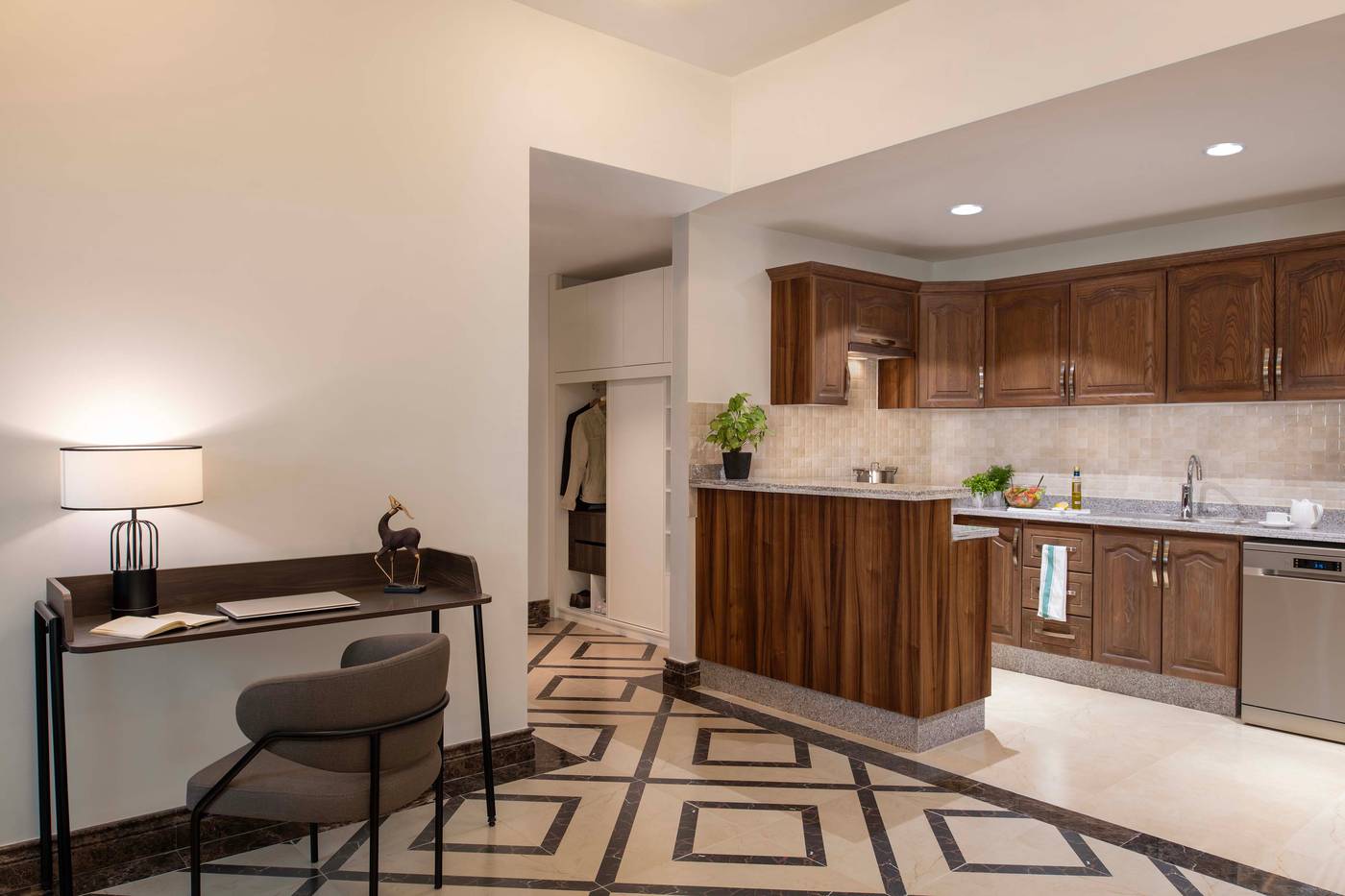 Somerset-Al-Mansora-Doha-Room-27