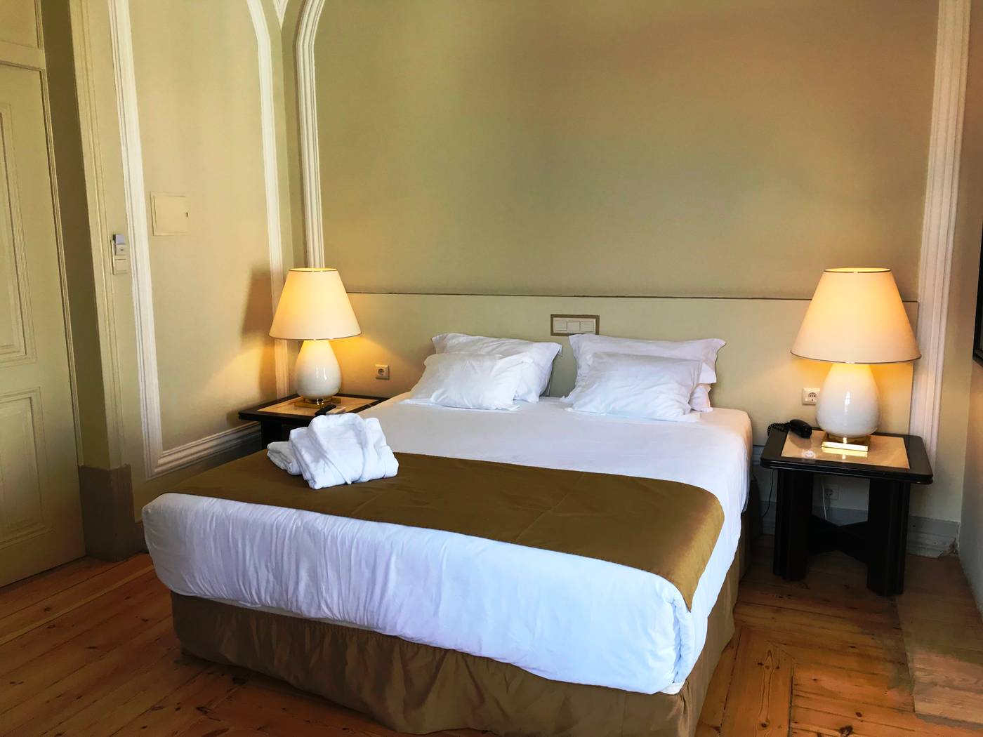 Hotel-De-Moura-Room-22