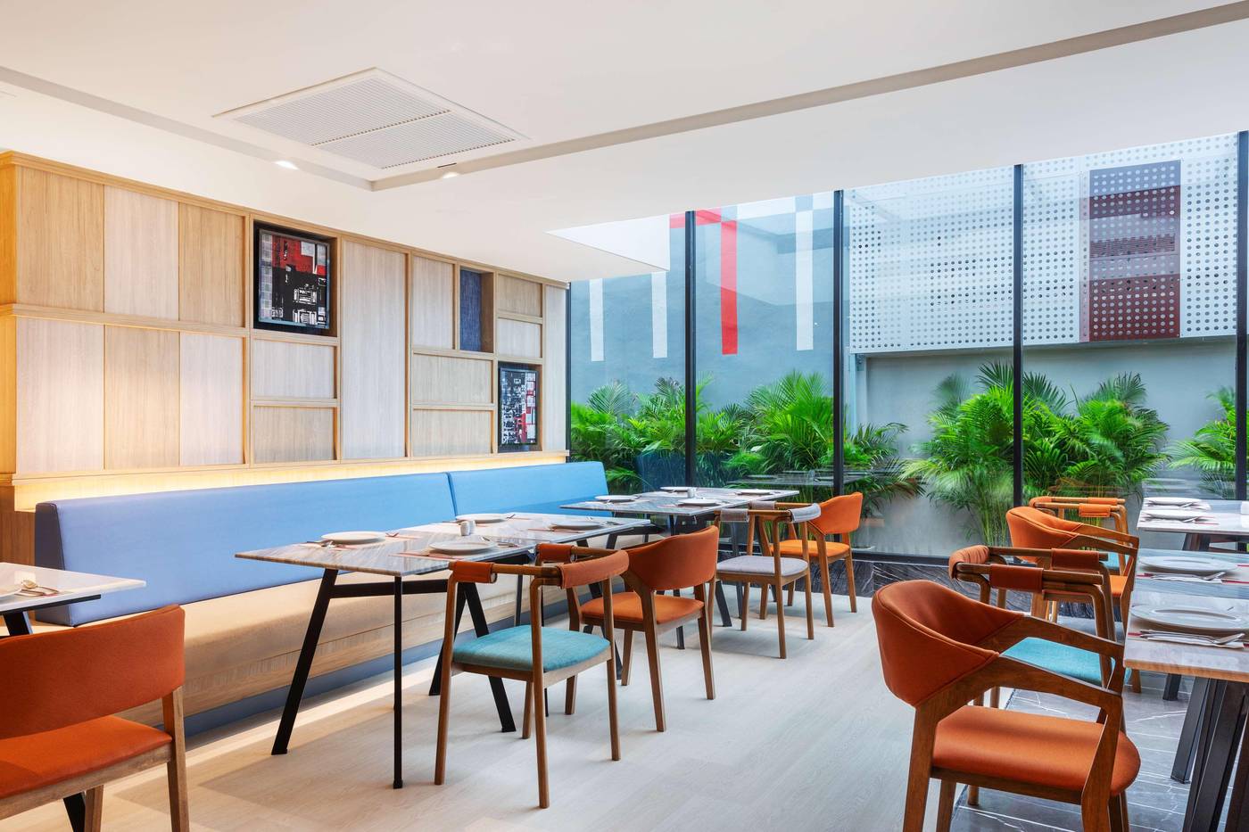 Best-Western-Click-Sathorn-11-Bangkok-Restaurant-10