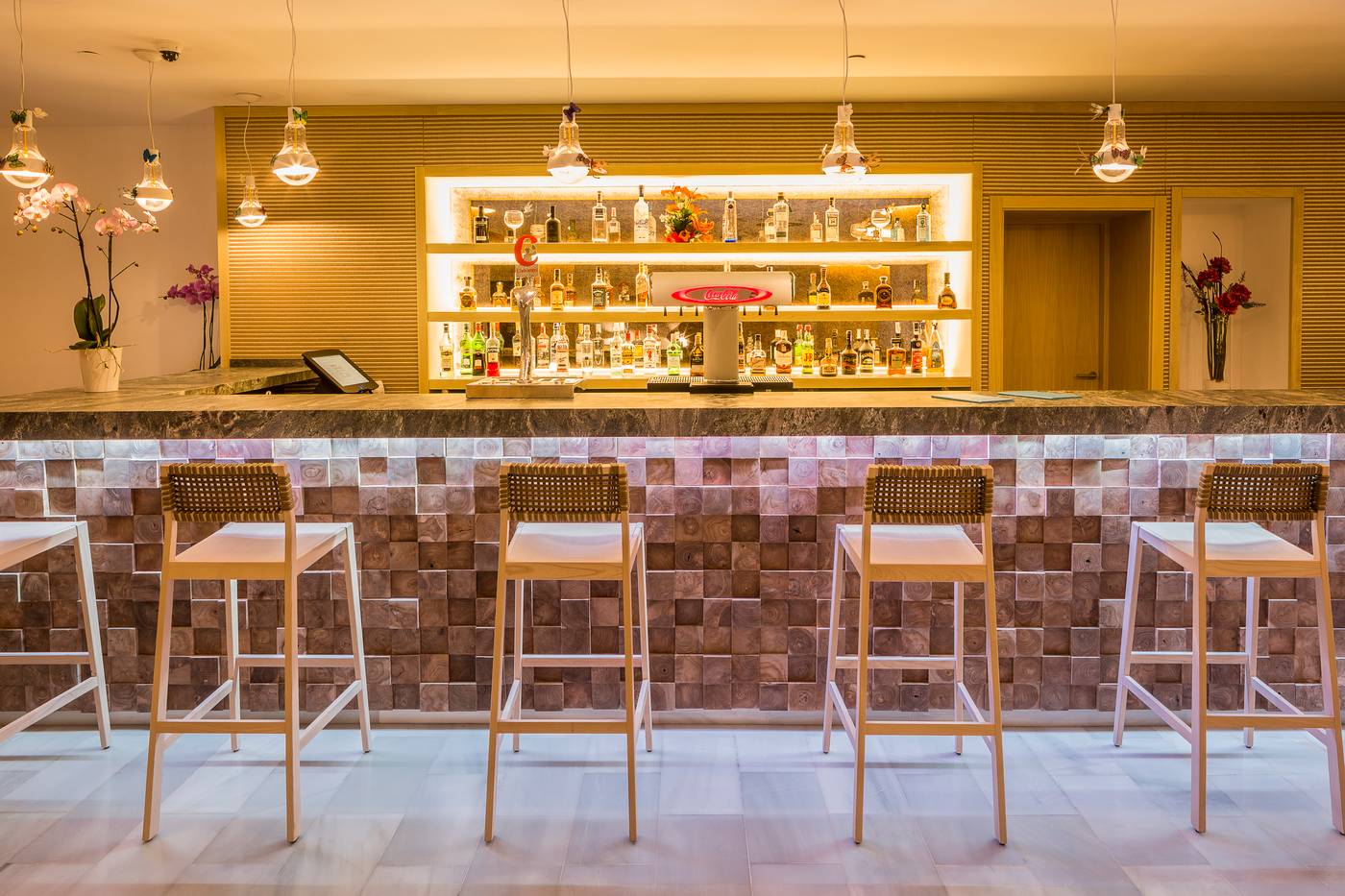 Grand-Palladium-White-Island-Resort---Spa-Bar-37