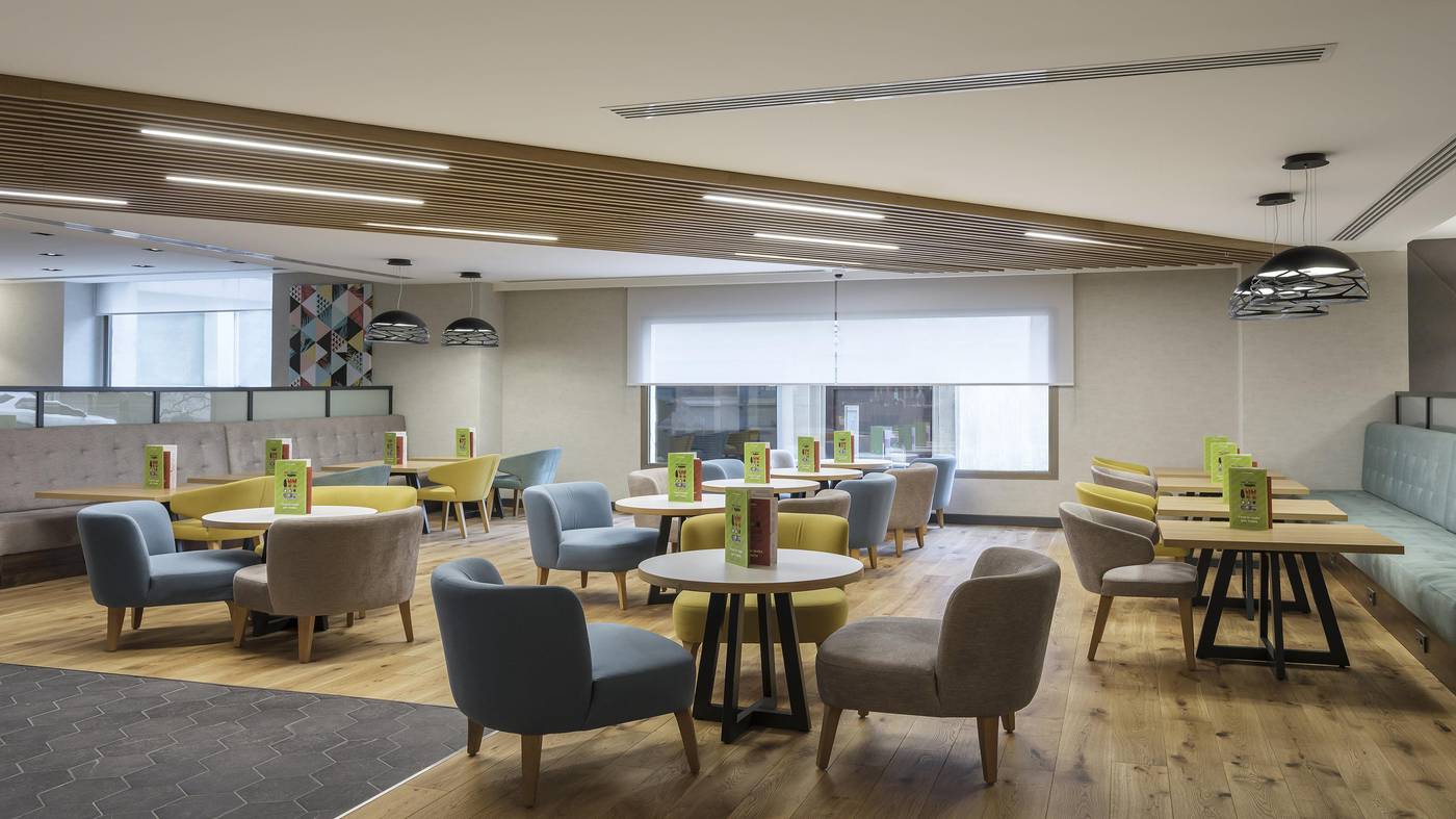 Holiday-Inn-Istanbul-Old-City-Lobby-12