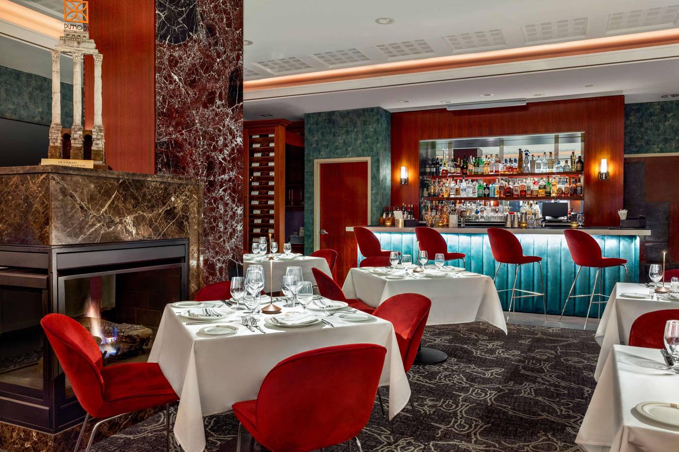 DoubleTree-by-Hilton-New-York-Midtown-Fifth-Avenue-Bar-7