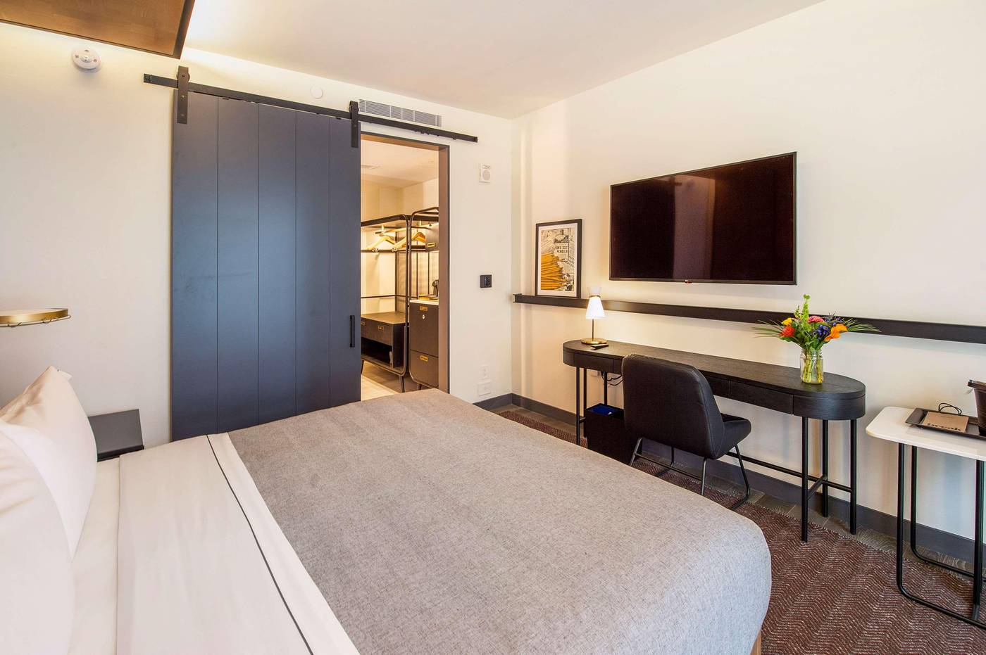 Canopy-by-Hilton-Jersey-City-Arts-District-Room-9