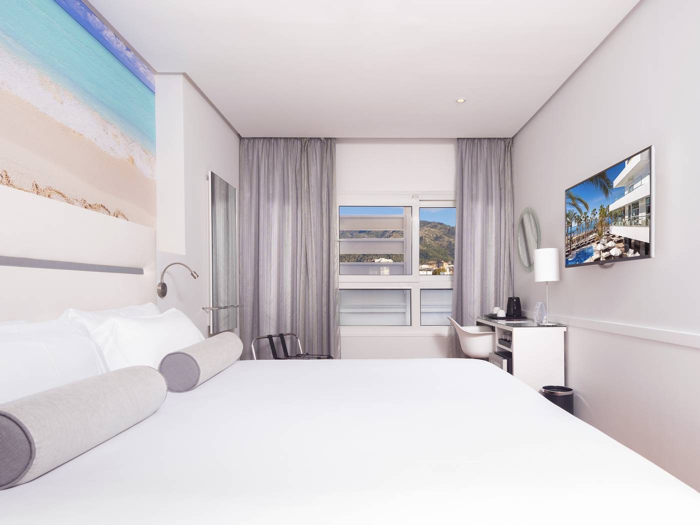 Am----re-Marbella-Beach-Hotel-Room-29