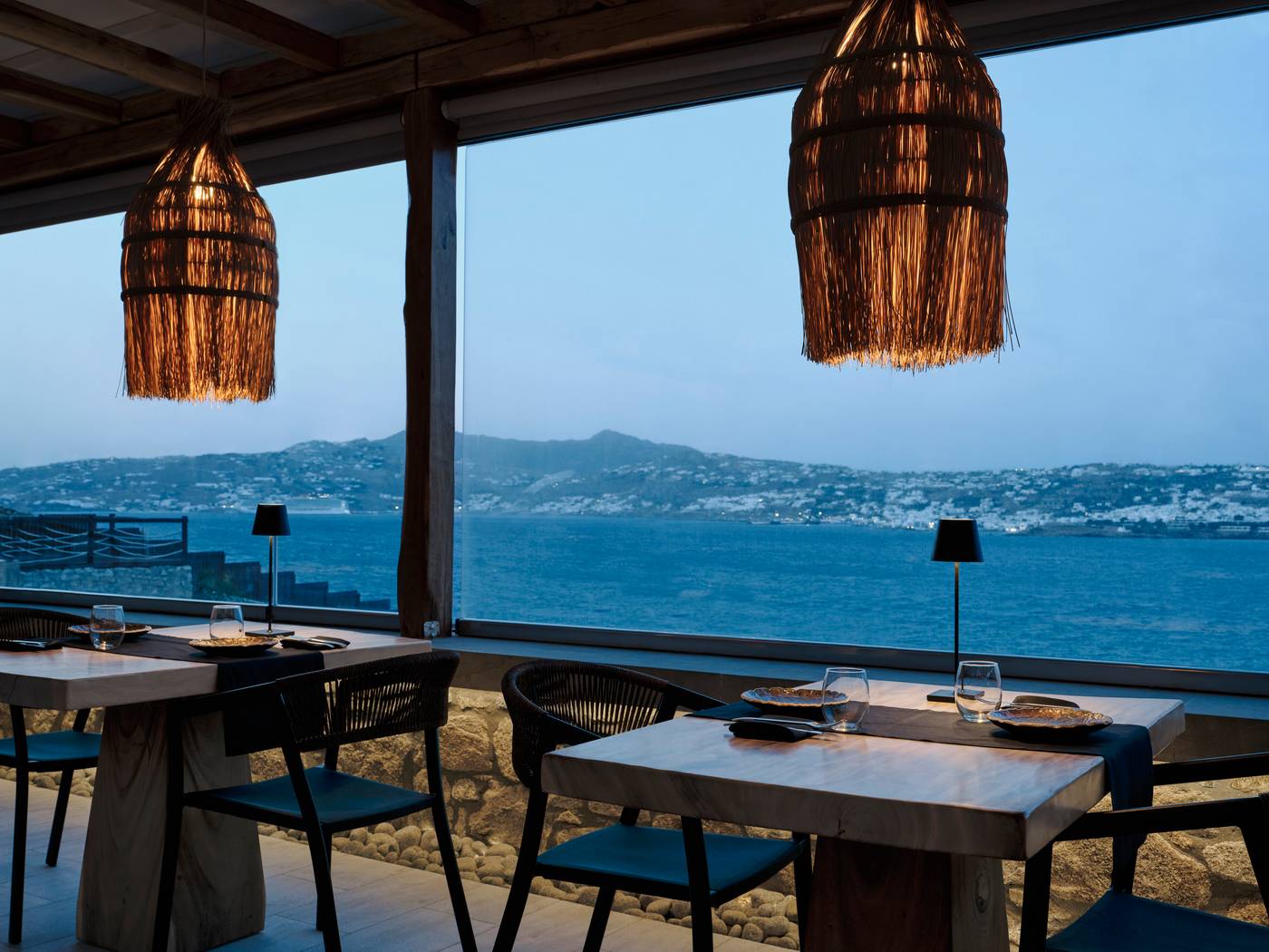 Mykonos-No5-Luxury-Suites---Villas-Restaurant-16