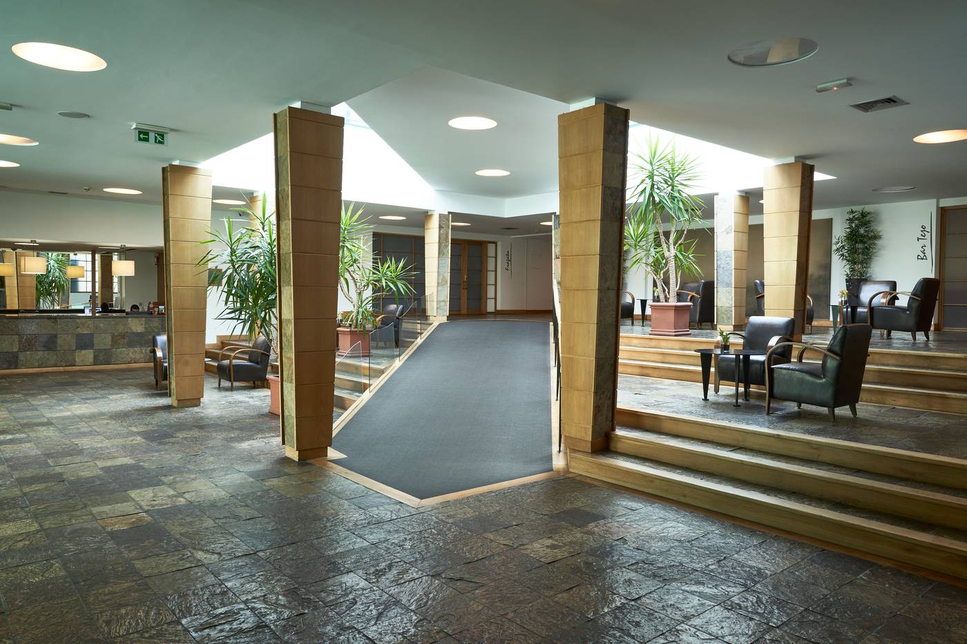 Leziria-Parque-Hotel-Lobby-14