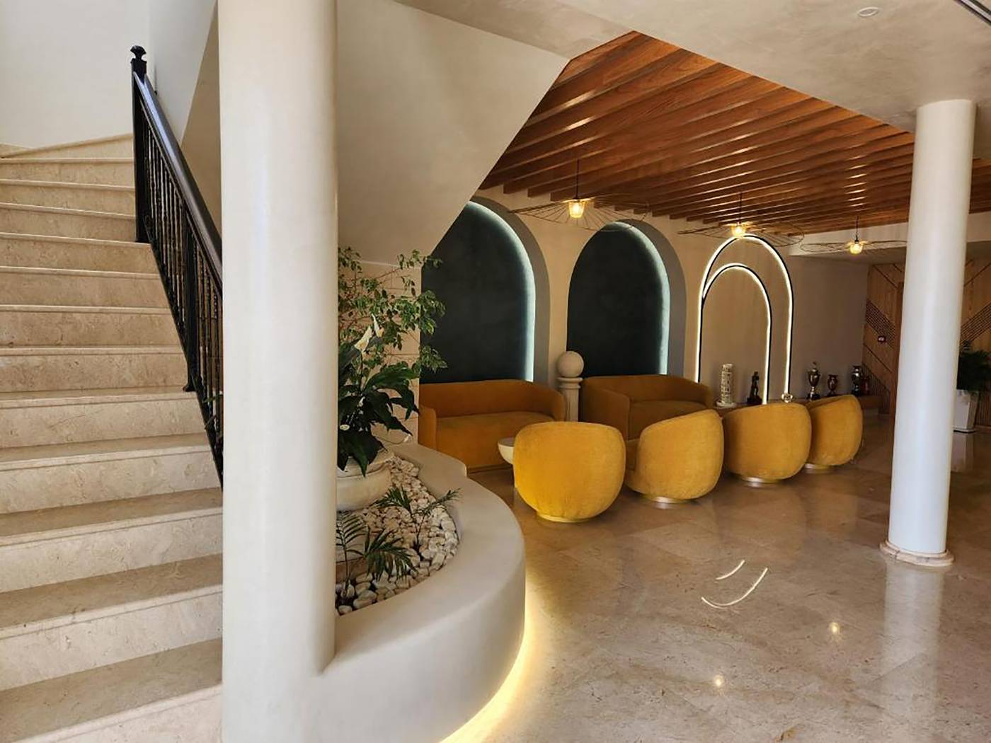 Hotel Gold-Albania-Vlora-Lobby-10