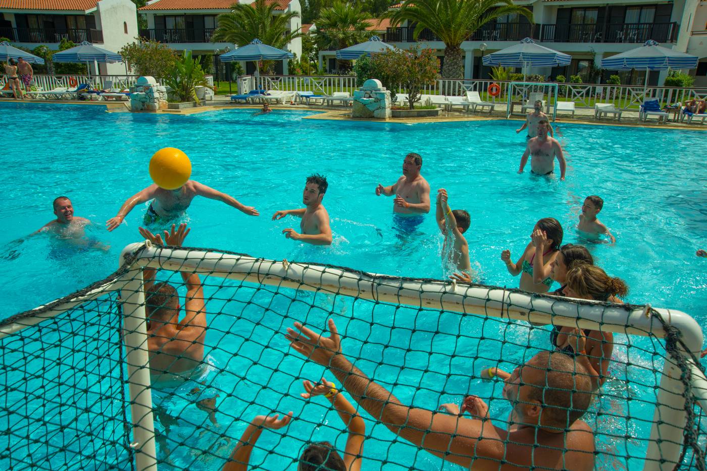 Golden-Coast-Hotel-and-Bungalows-Sports-and-Entertainment-60