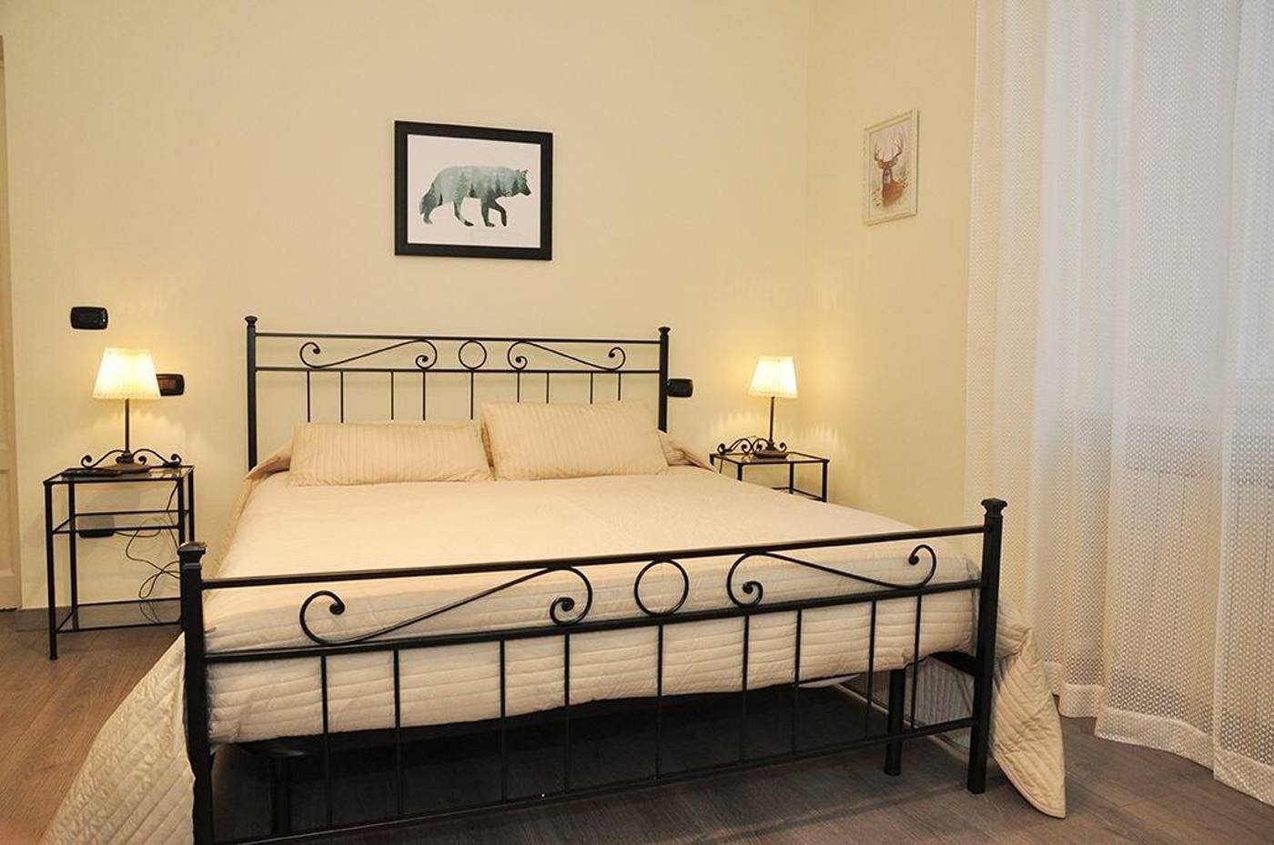 C-era-Un-Lago-Room-5