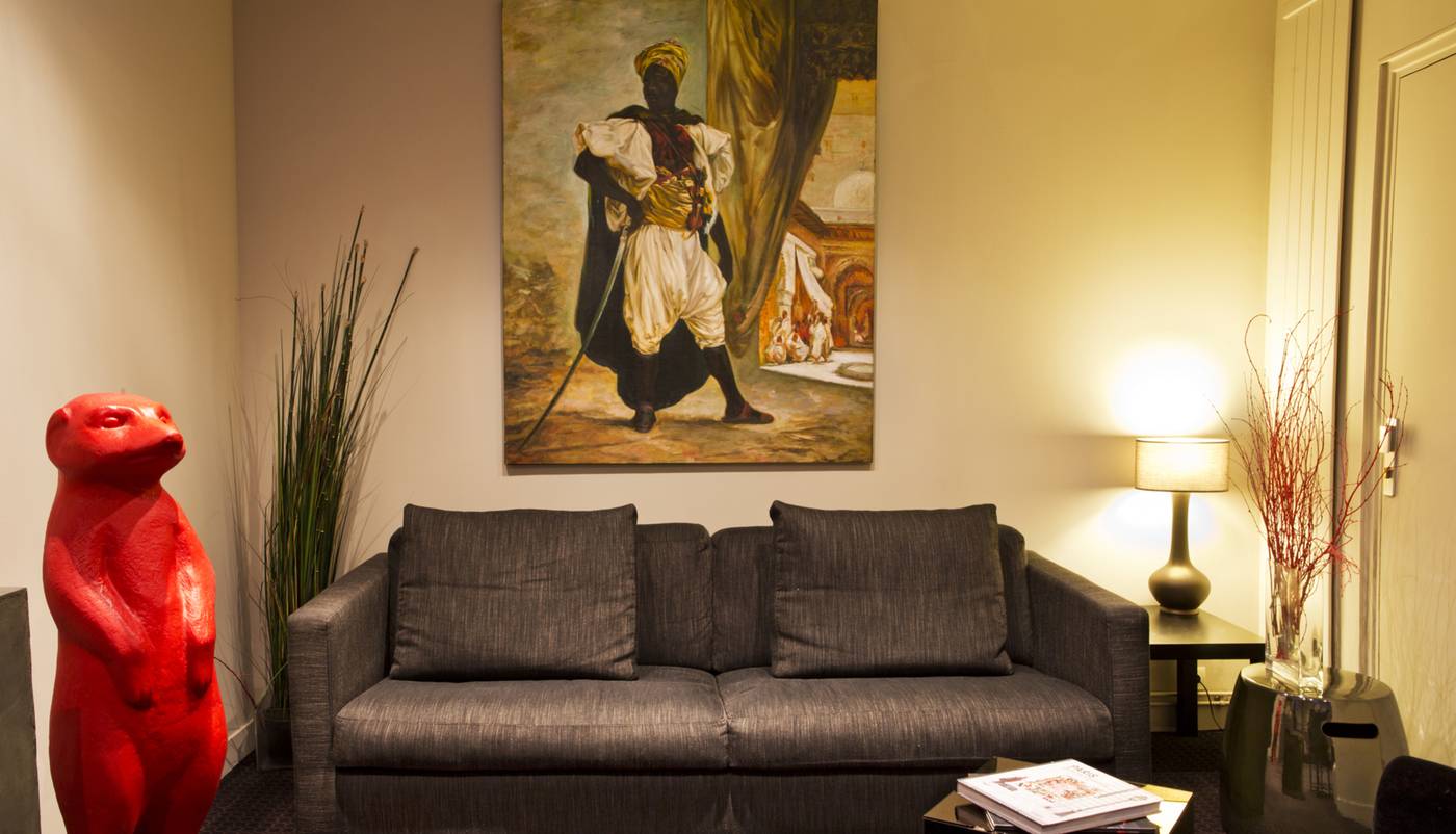 Opera-Frochot-Lobby-11