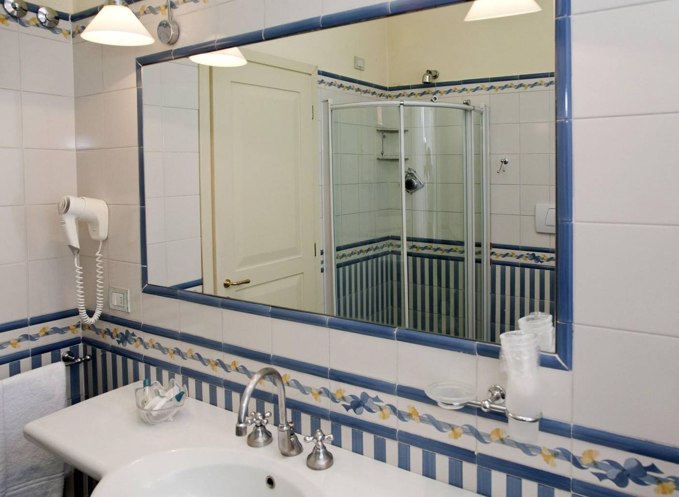 Italia-Hotel-Room-22