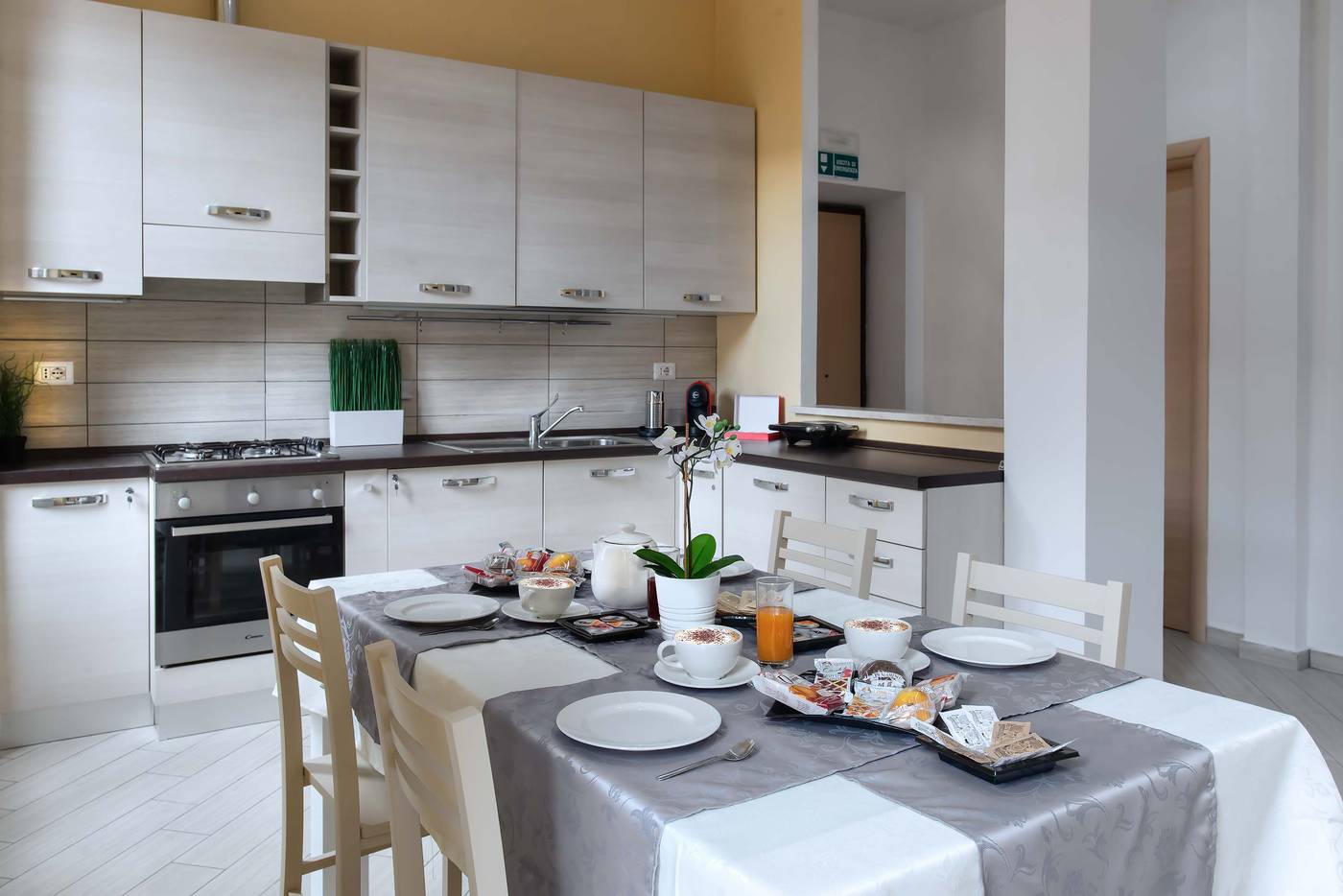 Rome-Central-Rooms-Lobby-9