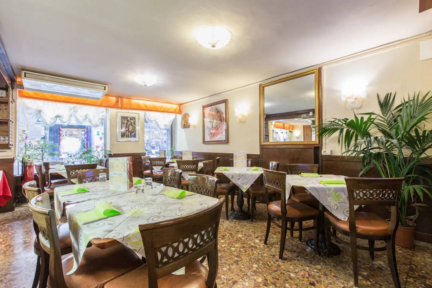 Ambassador-Tre-Rose-Restaurant-19