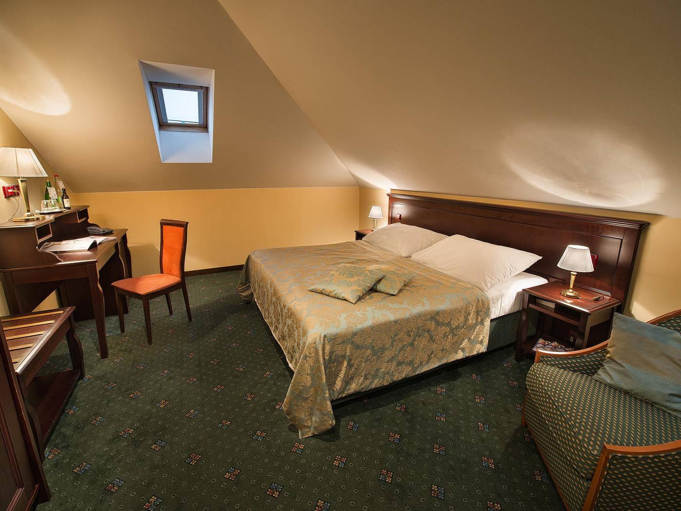 EA-Hotel-DownTown-Room-17