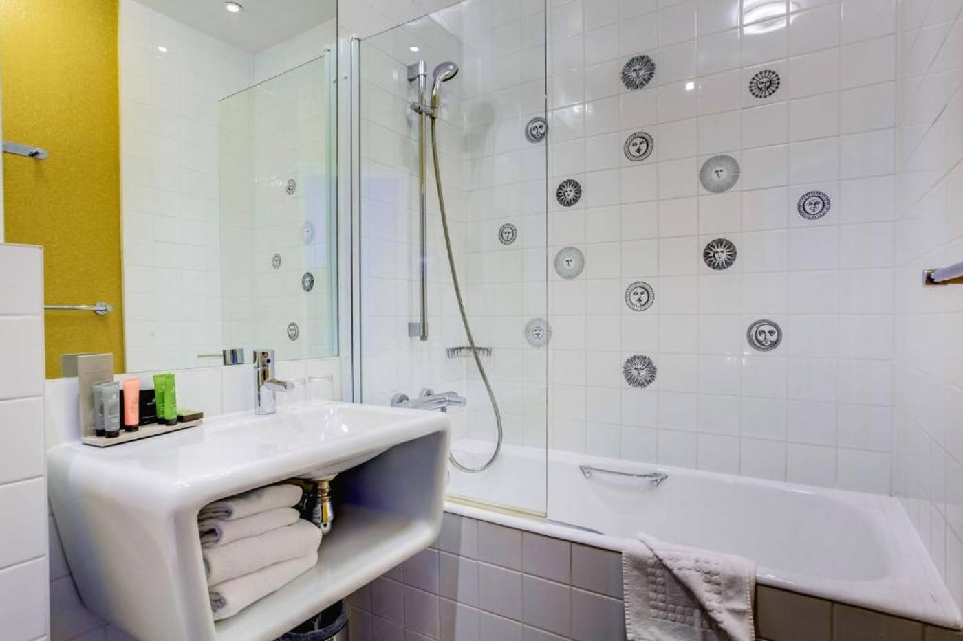 Joyce-Astotel-Room-17