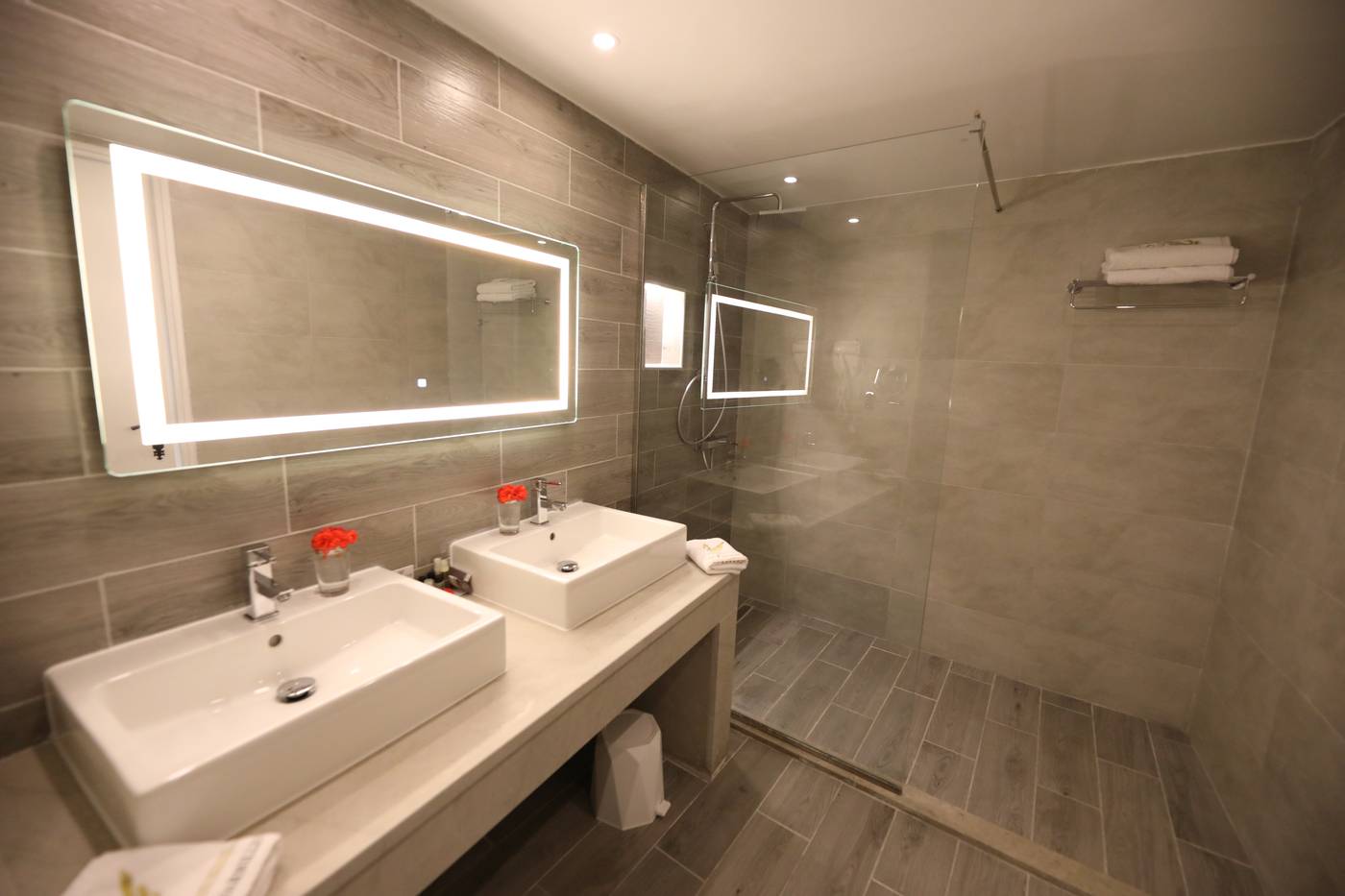 Hotel-Suite-Les-Charmilles-Lobby-18