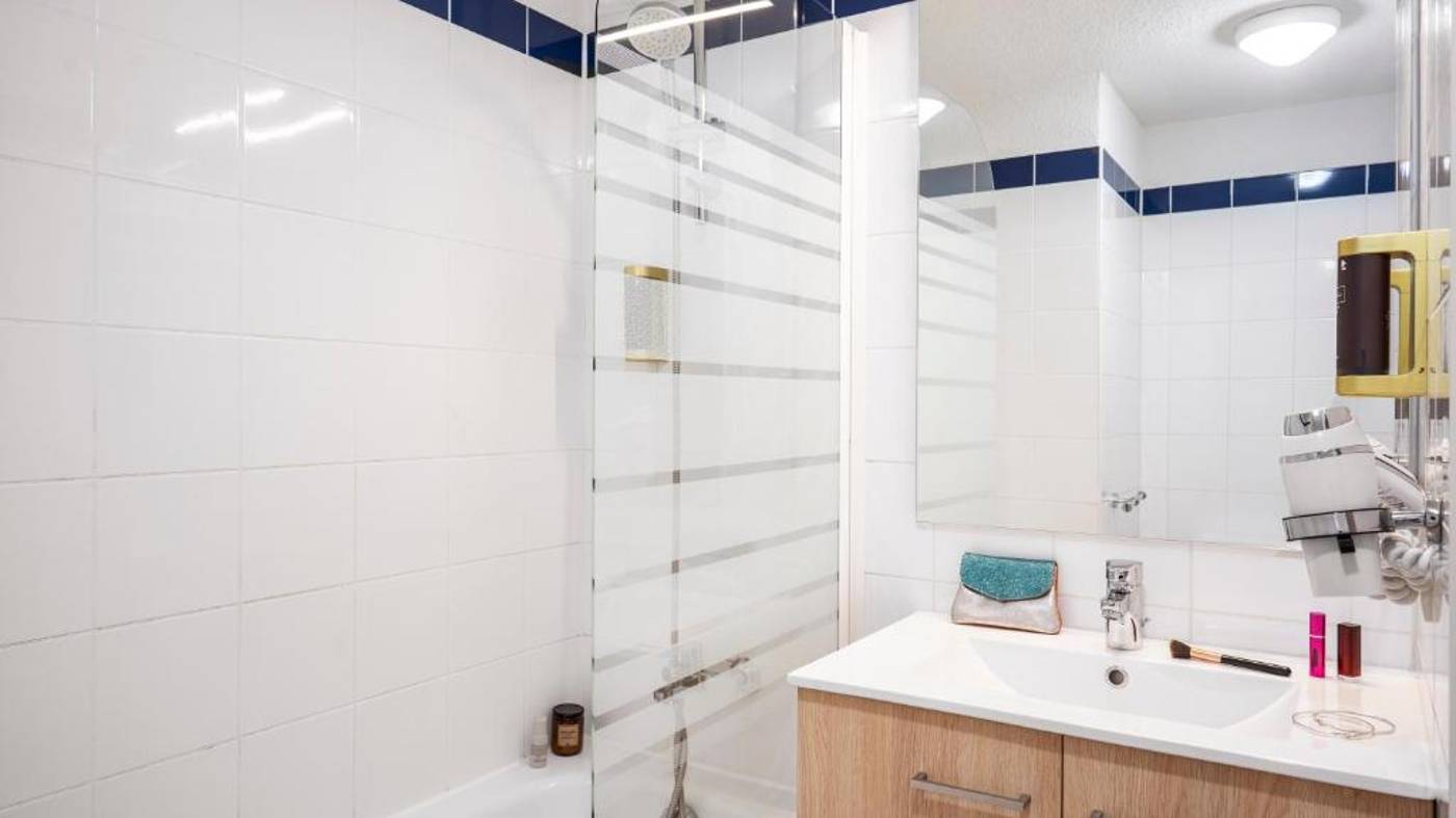 Sejours-and-Affaires-Serris-Rive-Gauche-Room-17