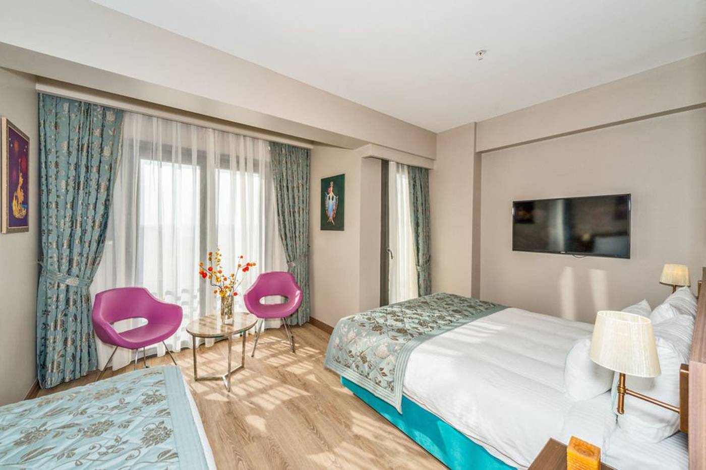 Taximist-Hotel-Room-11