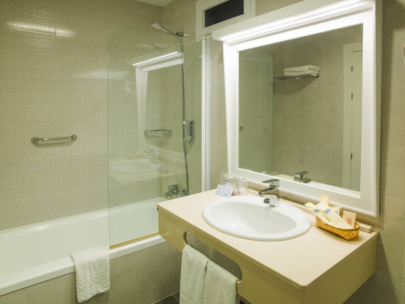 Monarque-Torreblanca-Room-29