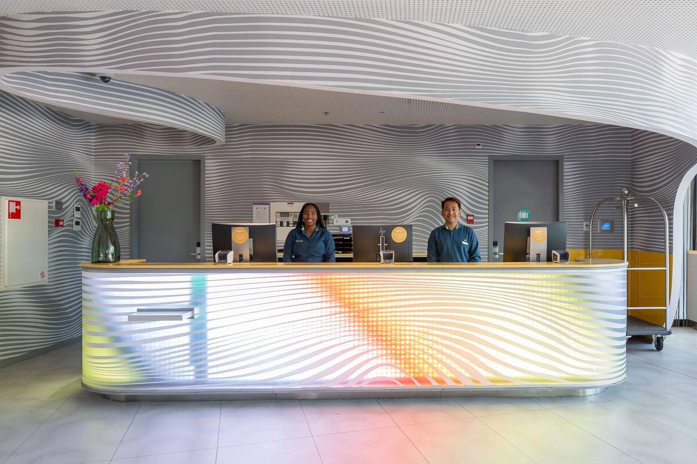 Park-Inn-By-Radisson-Amsterdam-City-West-Lobby-27