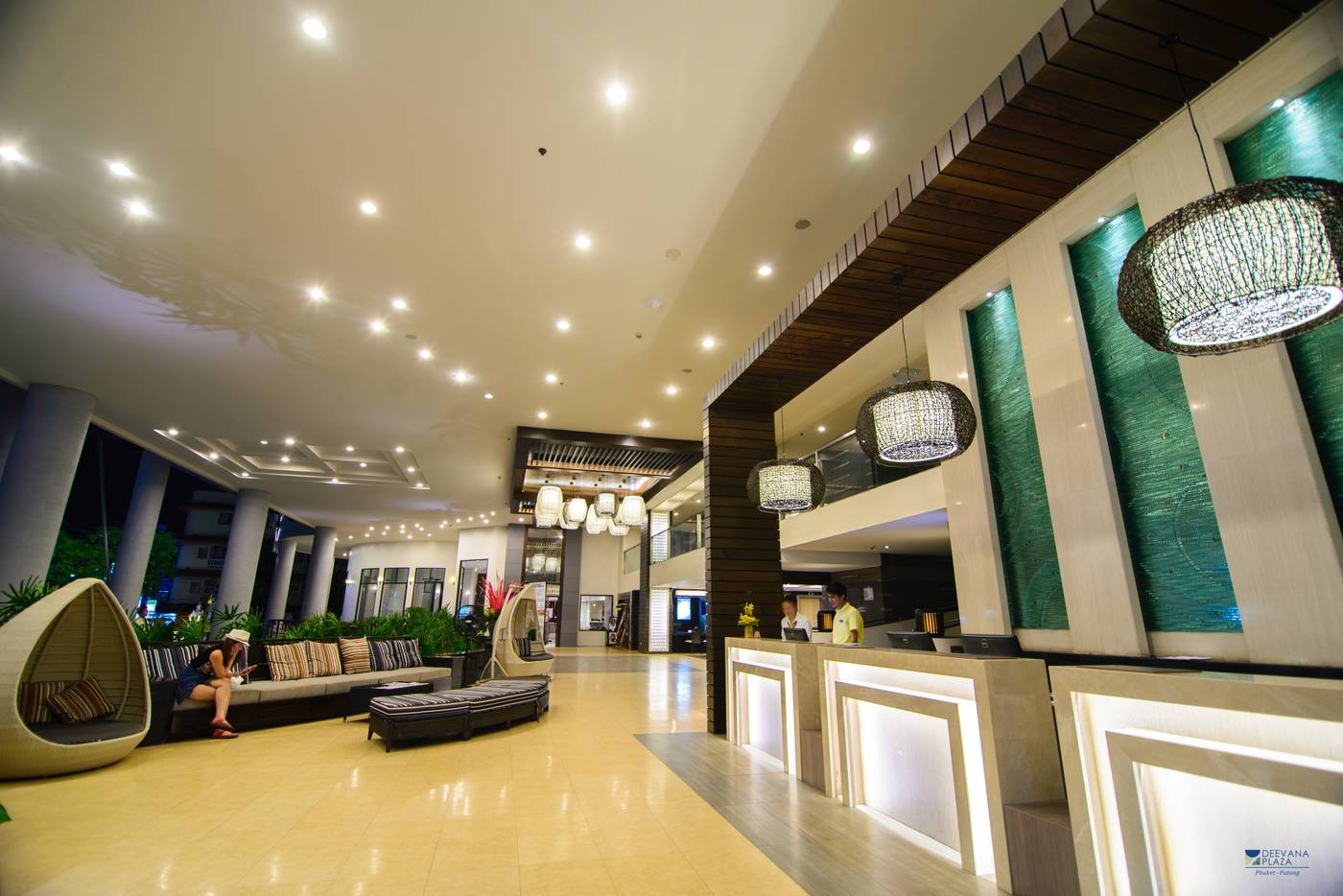 Deevana-Plaza-Phuket-Lobby-52