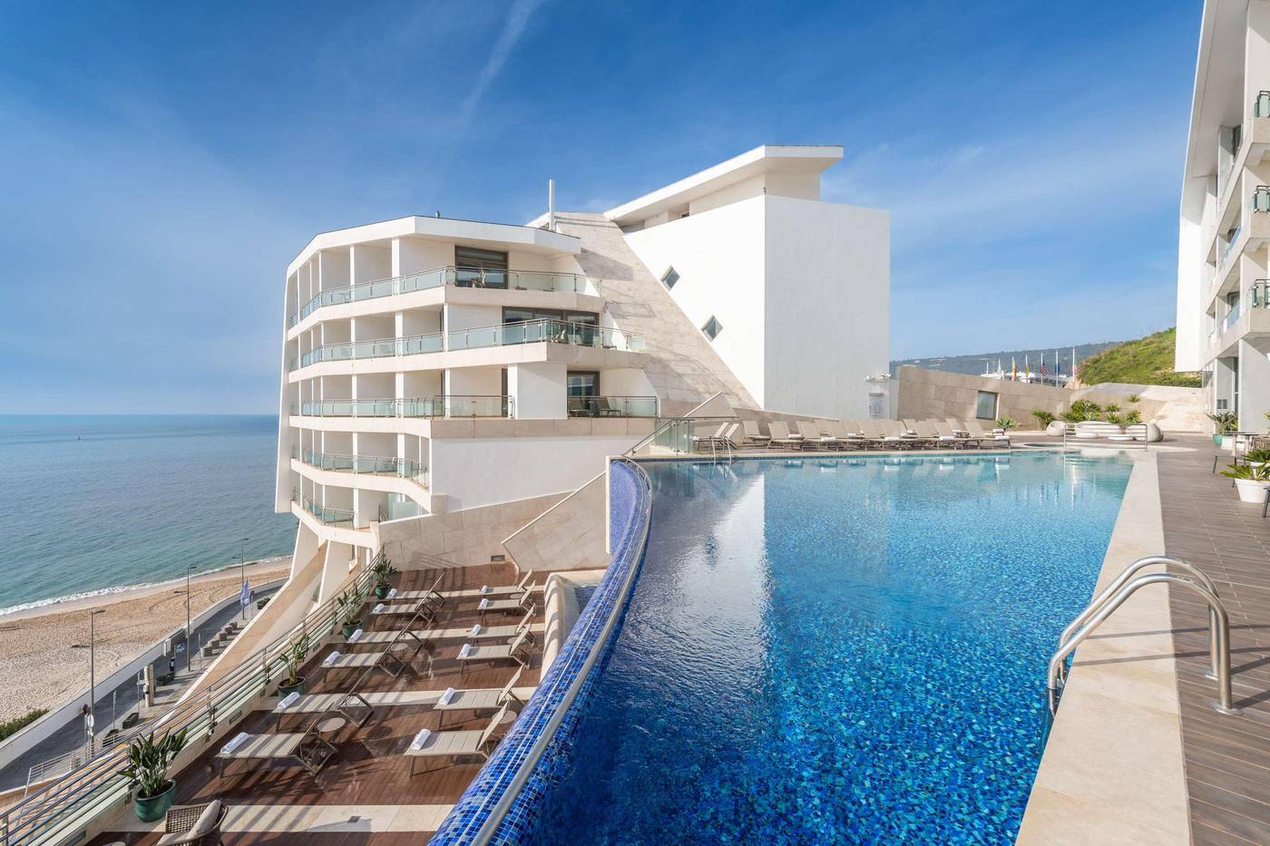 Sesimbra-Oceanfront-Hotel-Pool-43