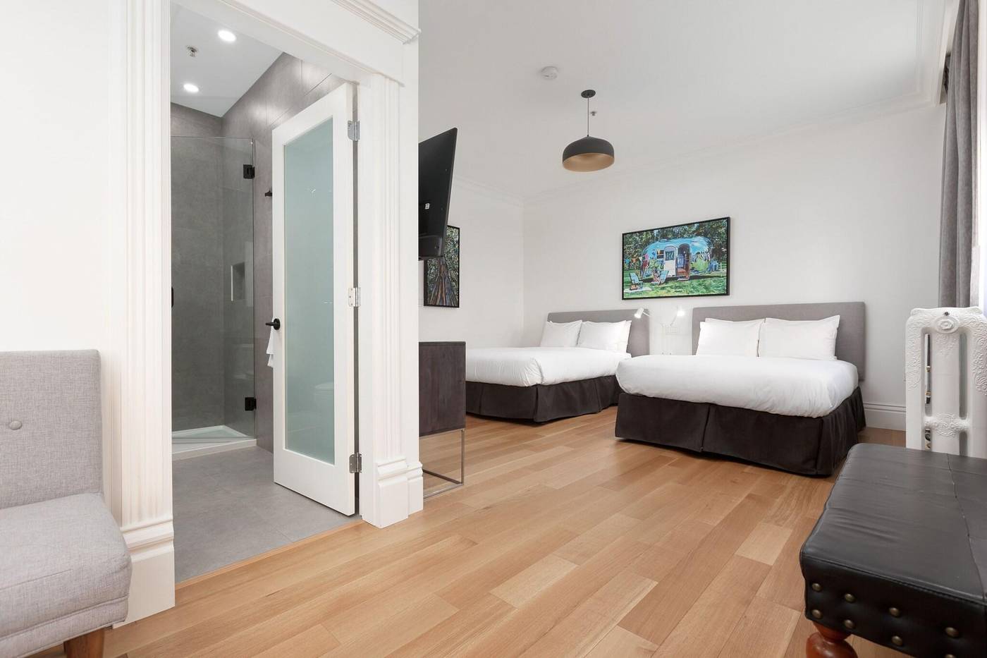 Victorian-Hotel-Vancouver-Room-42