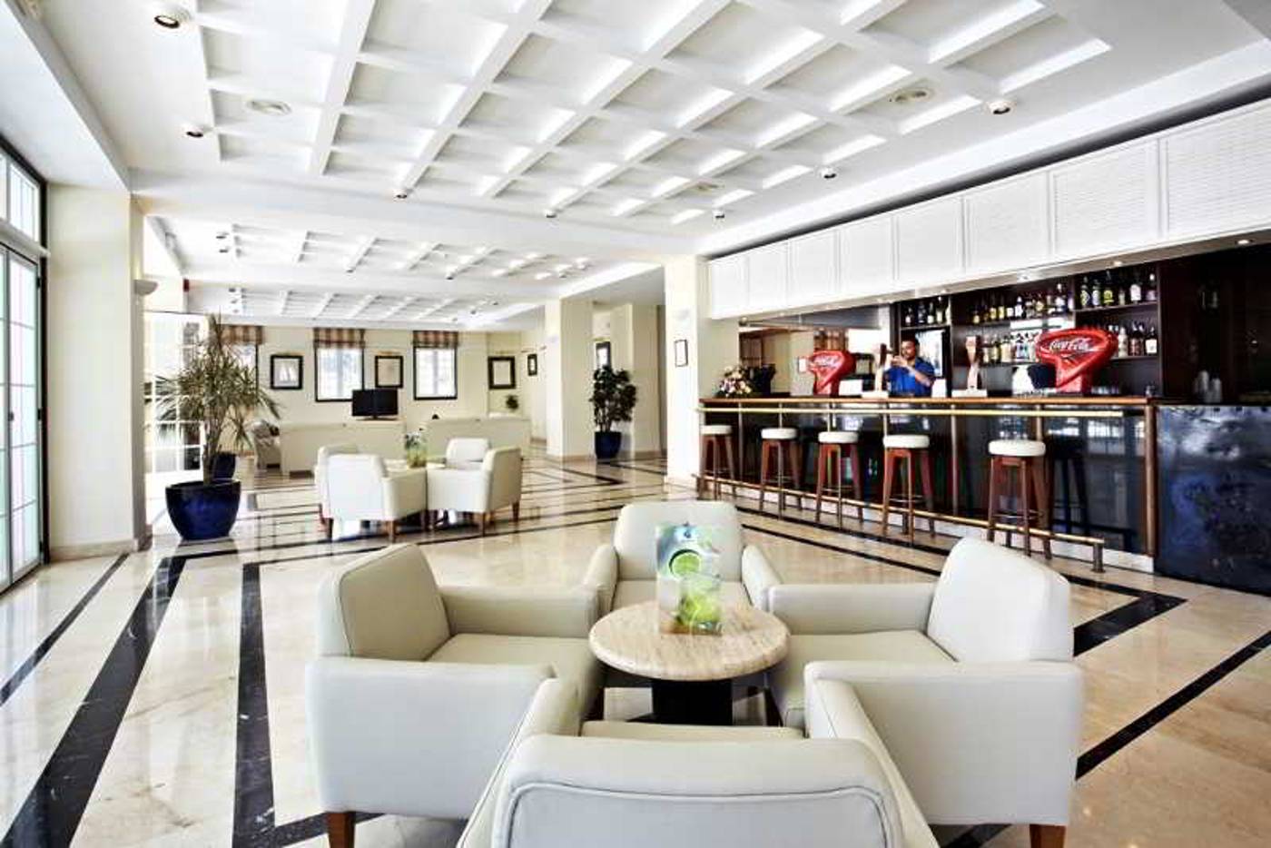 Grupotel-Club-Menorca-Bar-20