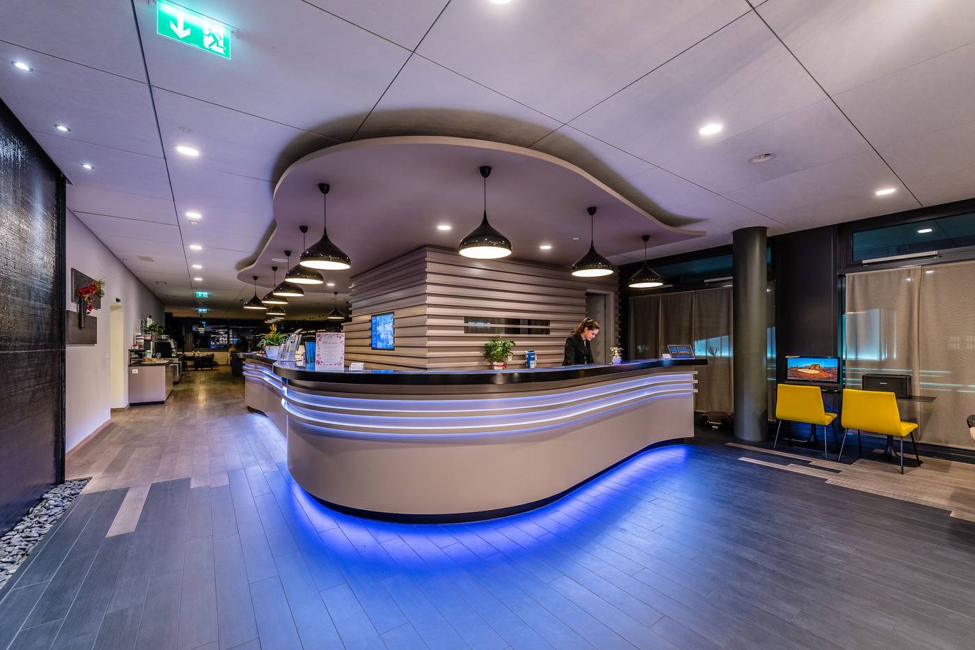 Lake-Geneva-Hotel-Lobby-3