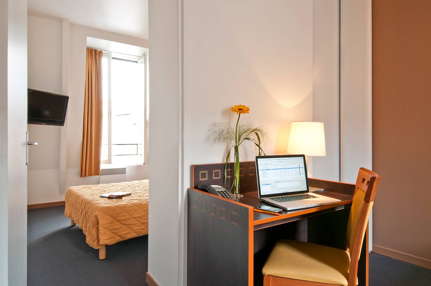 Aparthotel-Adagio-access-Paris-Philippe-Auguste-Room-19